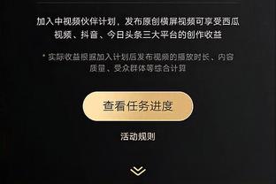 ?姆巴佩半场被换，换衣服后在场内走动，和球迷挥手互动&合影